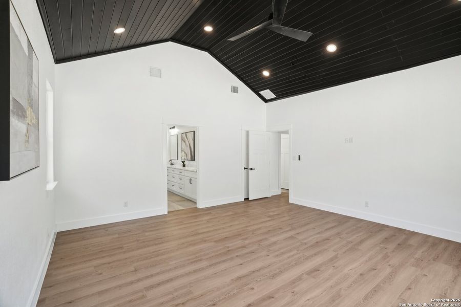 Spacious, unfurnished interior of a new home in , Canyon Lake (Image 28). Spacious, unfurnished interior of a new home in , Canyon Lake (Image 28).