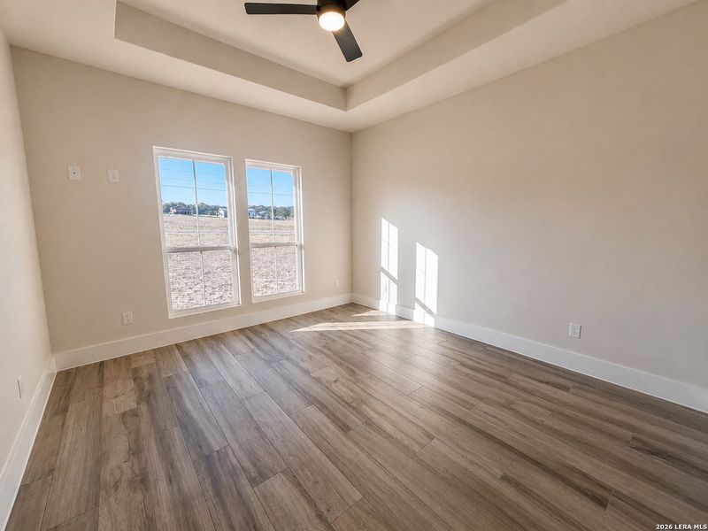 Spacious, unfurnished interior of a new home in , La Vernia (Image 21).