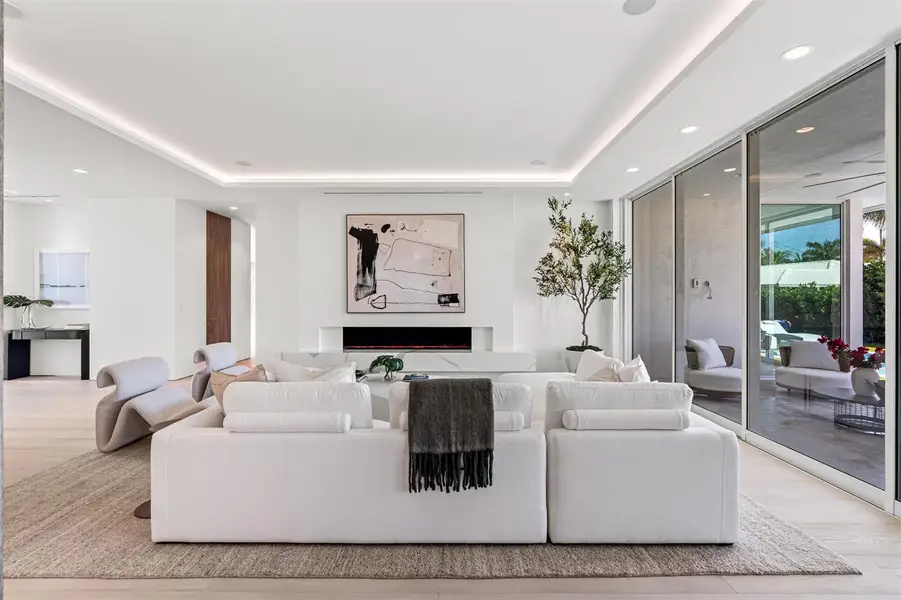 LIVING_ROOM_STRAIGHT