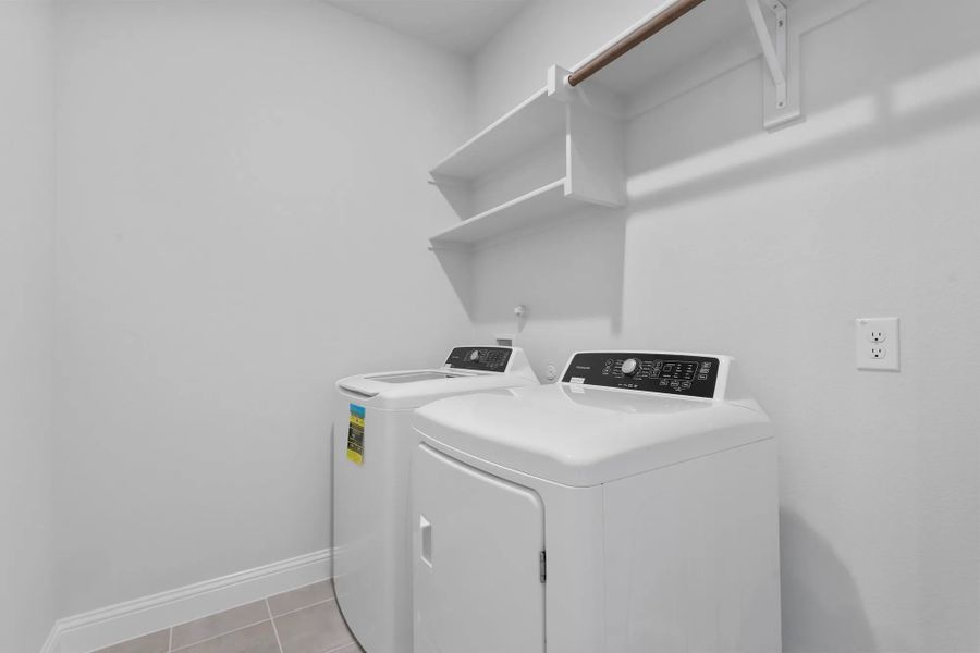 Representative furnished interior of a home built from the Garrison I by Cheldan Homes in Stoneview, Glen Rose (Image 17).