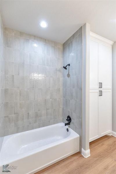 Furnished interior view inside a new home in , Abilene (Image 8).