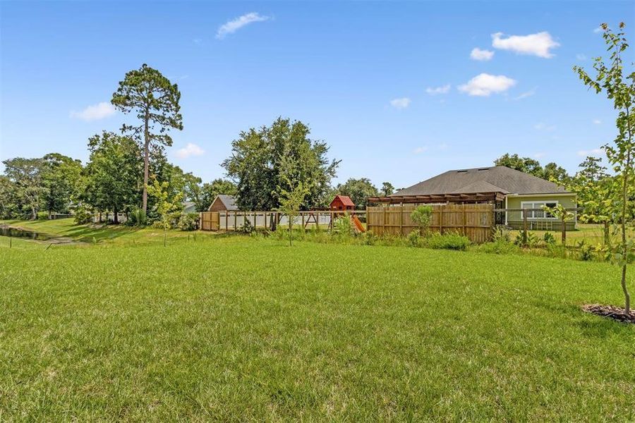 Exterior details and patio area of a home in , Yulee (Image 20).