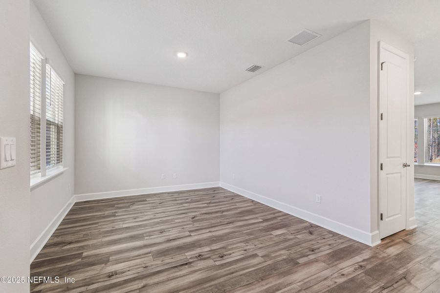 Spacious, unfurnished interior of a new home in Tributary 70', Yulee (Image 17).