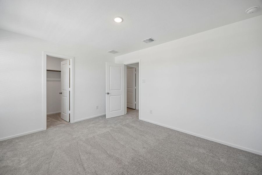 Spacious, unfurnished interior of a new home in Stokesbury, Waller (Image 16).