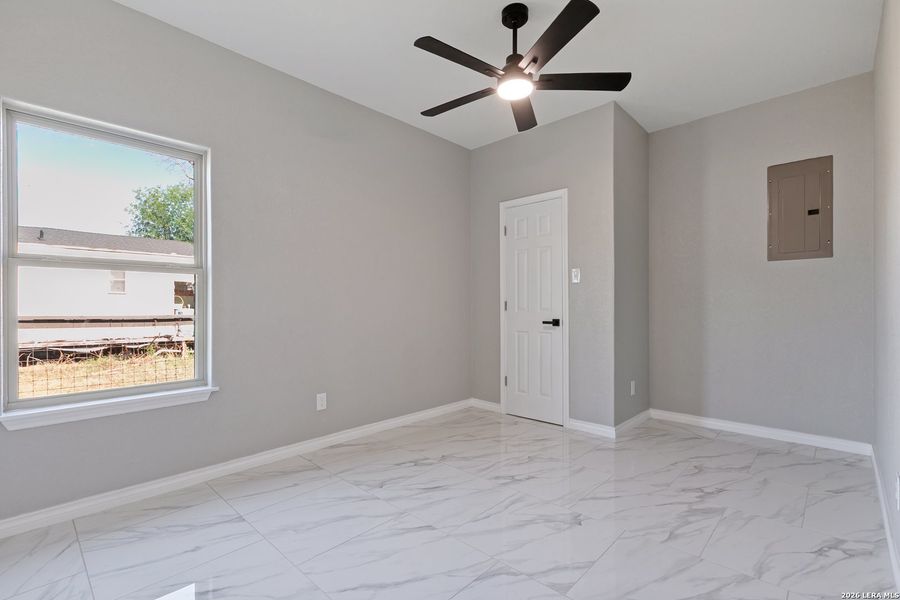 Spacious, unfurnished interior of a new home in , Poteet (Image 23).
