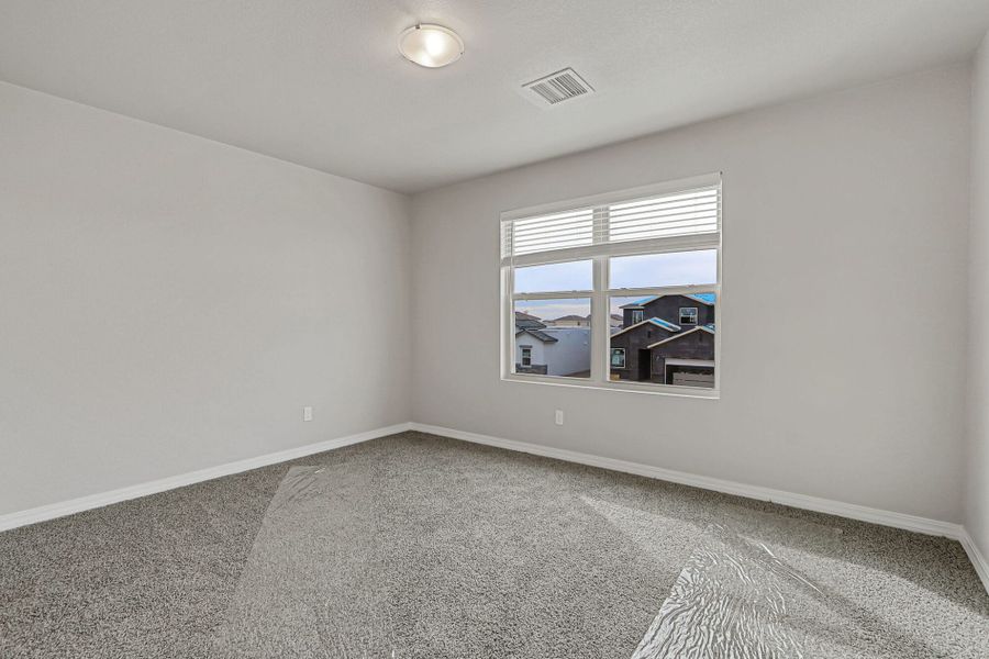 Spacious, unfurnished interior of a new home in Paseos Del Este, Horizon City (Image 16).