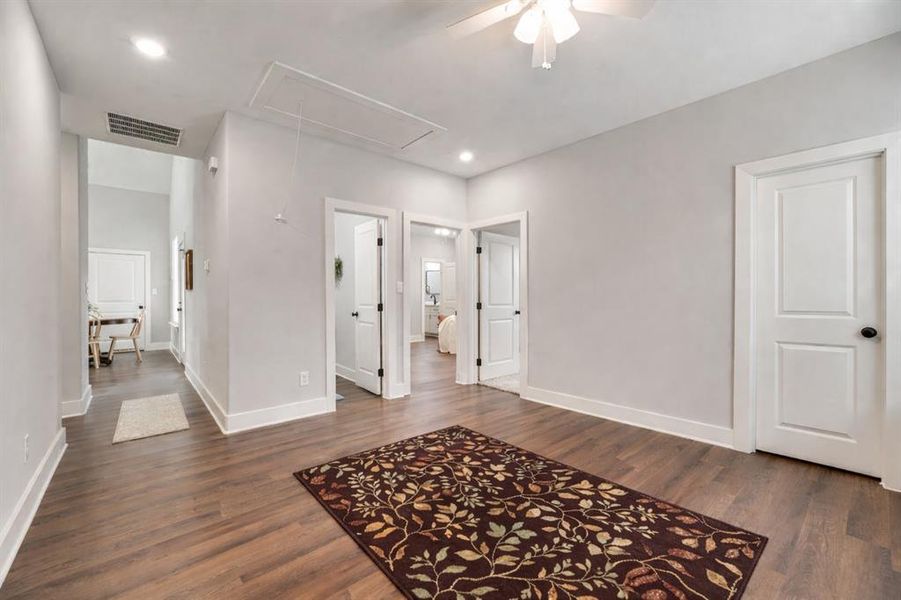 Spacious, unfurnished interior of a new home in , Tom Bean (Image 22).