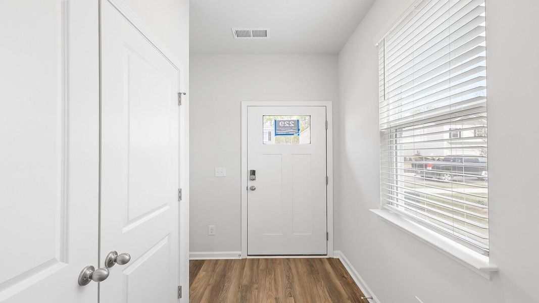Spacious, unfurnished interior of a new home in Carolina Groves, Moncks Corner (Image 16).