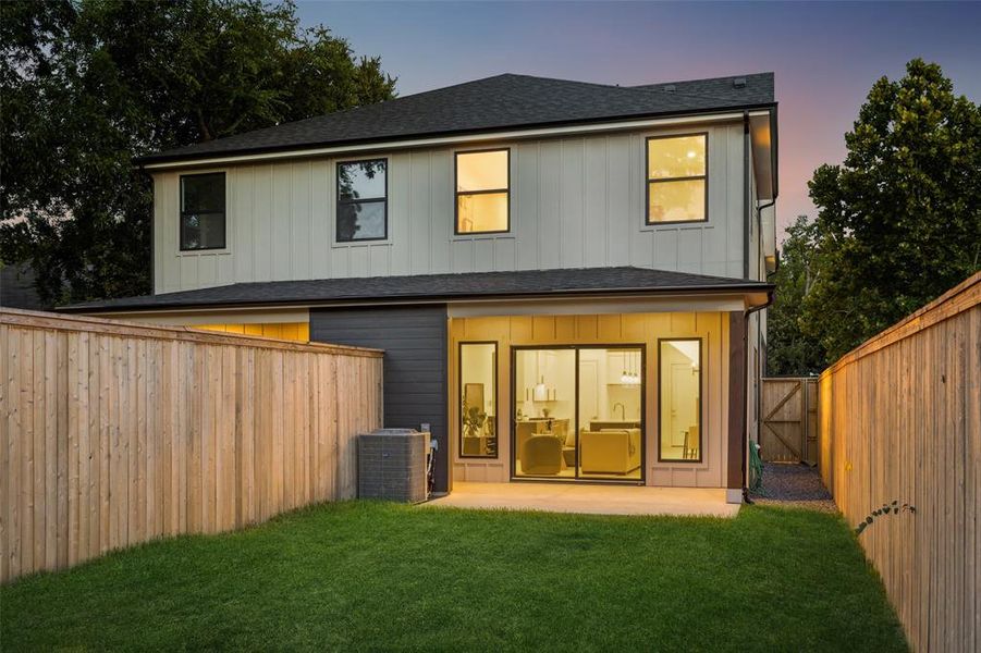 Exterior details and patio area of a home in , Dallas (Image 4).