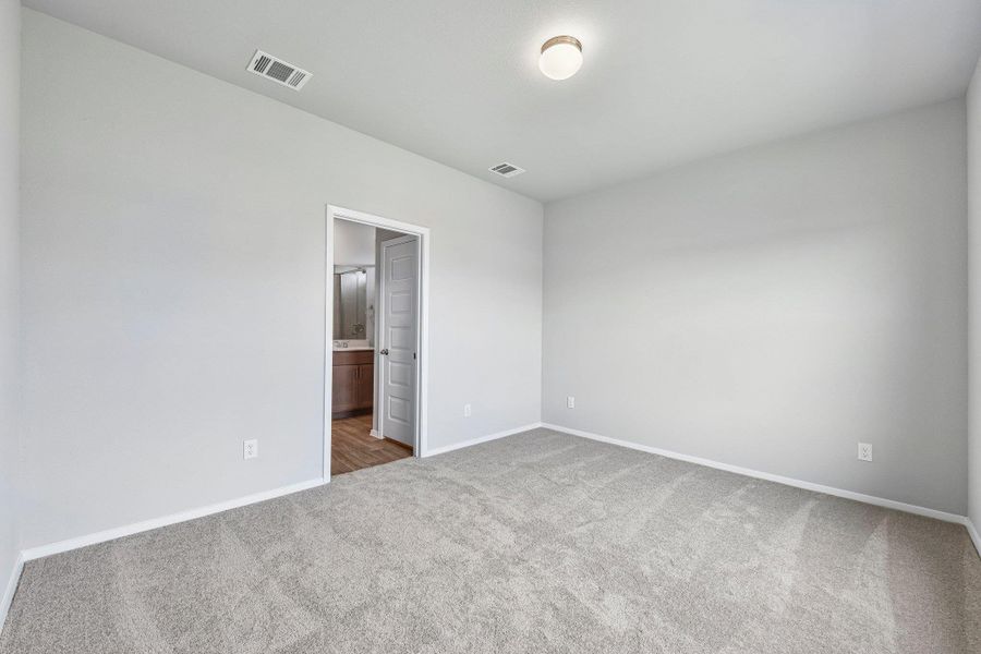 Spacious, unfurnished interior of a new home in Cascade, Liberty Hill (Image 15).