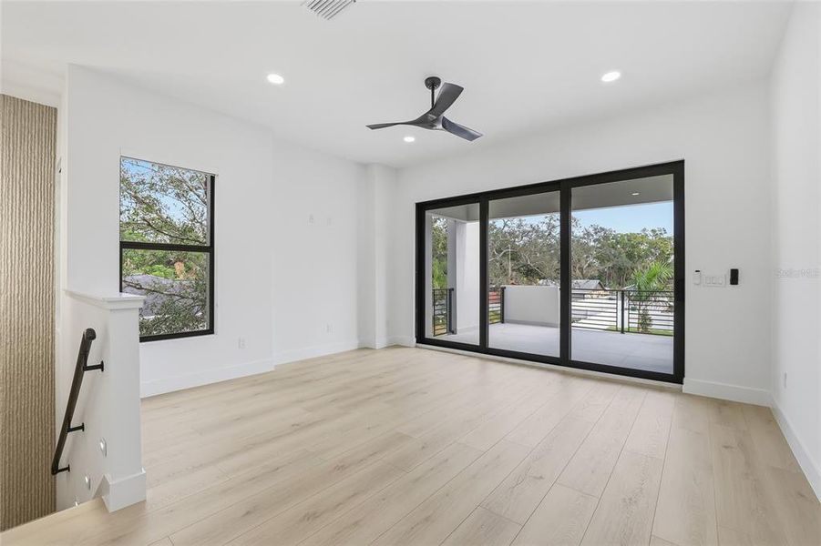Spacious, unfurnished interior of a new home in , Tampa (Image 60).