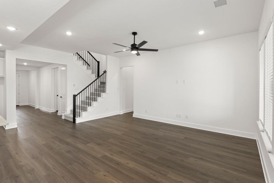 Spacious, unfurnished interior of a new home in Painted Tree, McKinney (Image 15).