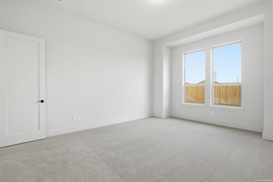 Spacious, unfurnished interior of a new home in Haby Hill 50s, San Antonio (Image 26).