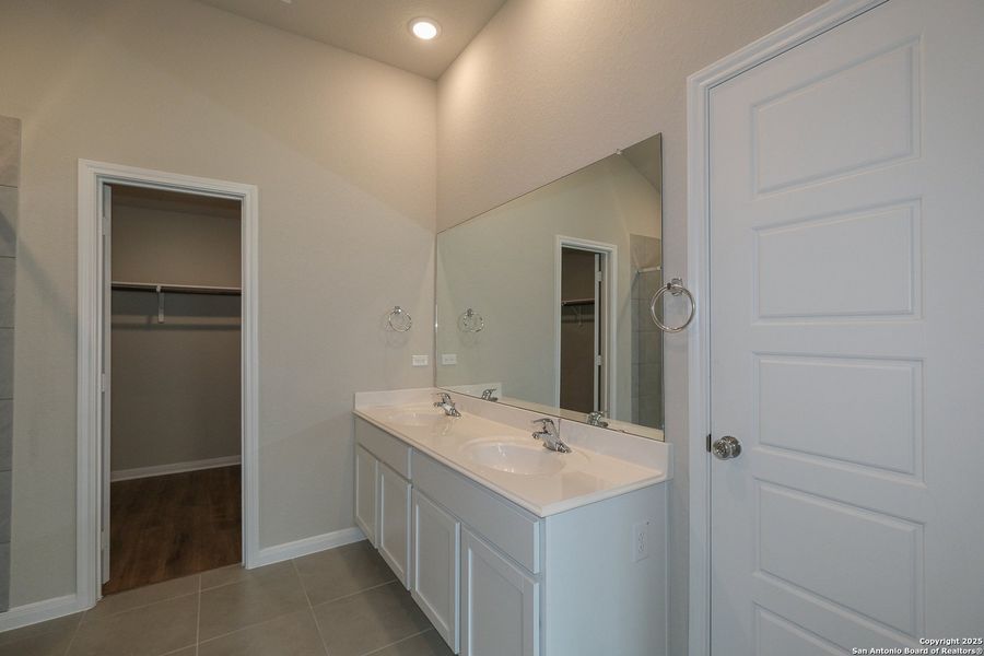 Furnished interior view inside a new home in Greenspoint Heights, Seguin (Image 12).