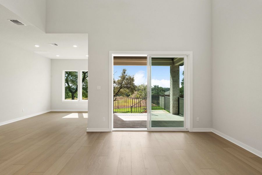 Spacious, unfurnished interior of a new home in Wolf Ranch, Georgetown (Image 26).