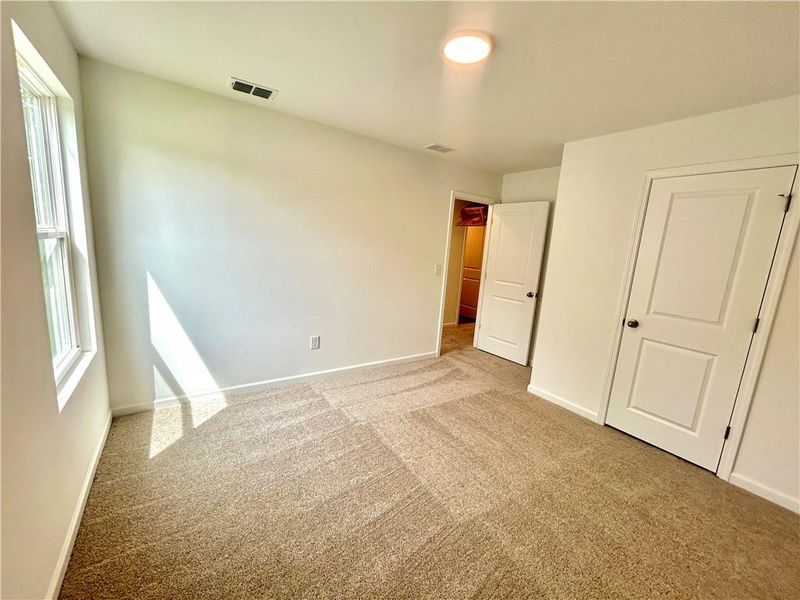 Spacious, unfurnished interior of a new home in The Pointe at Heron Bay, Locust Grove (Image 23).