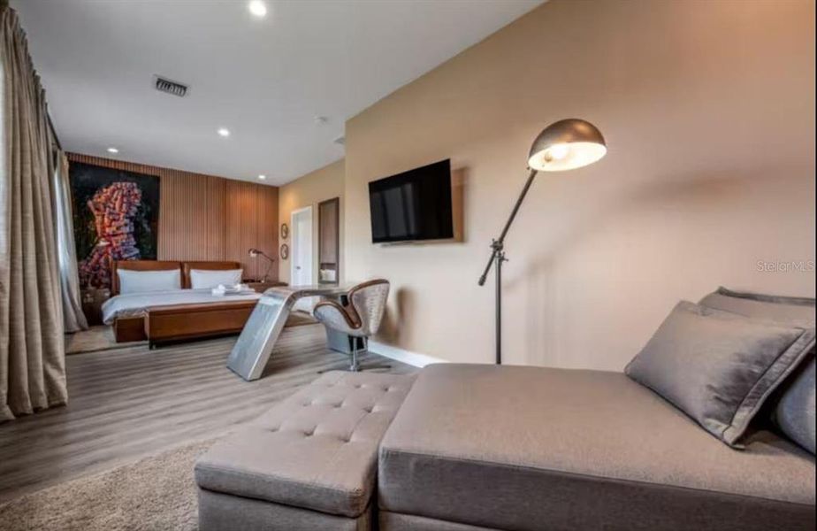 Furnished interior view inside a new home in , Kissimmee (Image 8).