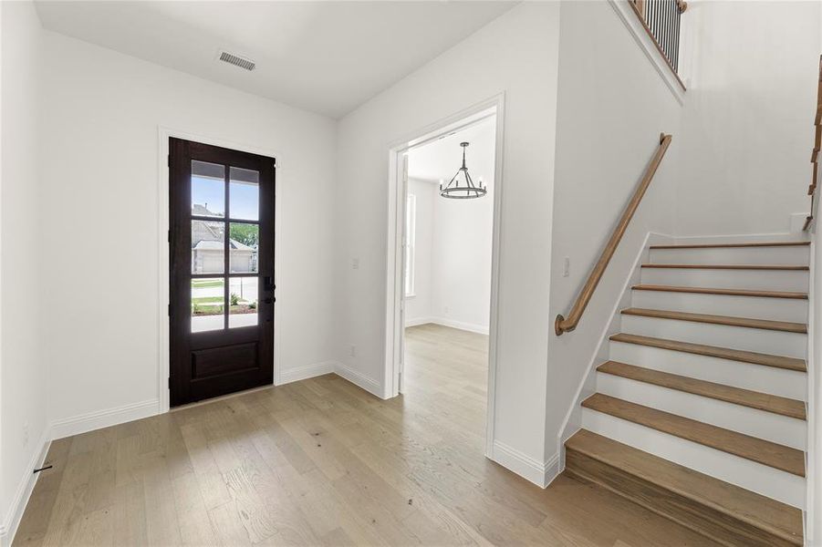 Spacious, unfurnished interior of a new home in Painted Tree Woodlands, McKinney (Image 33).