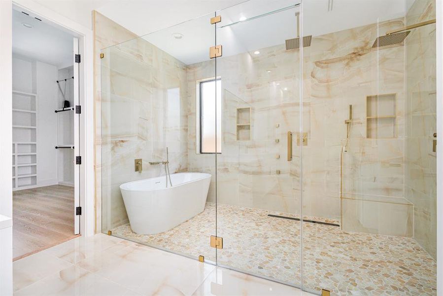 Furnished interior view inside a new home in , Colleyville (Image 12).