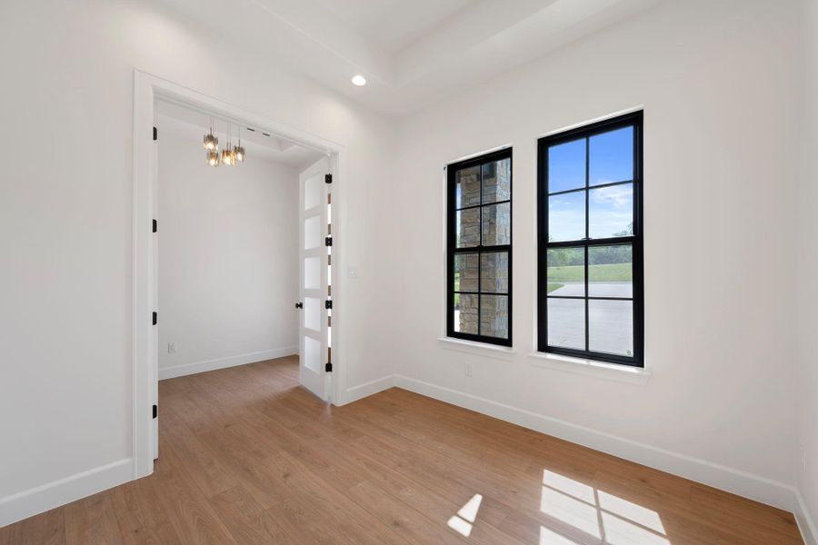 Spacious, unfurnished interior of a new home in , Horseshoe Bay (Image 27).