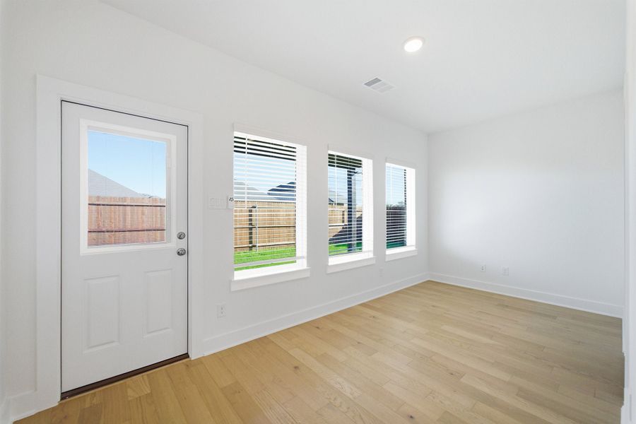 Spacious, unfurnished interior of a new home in Saddlebrook Estates, Waxahachie (Image 43). Spacious, unfurnished interior of a new home in Saddlebrook Estates, Waxahachie (Image 43).