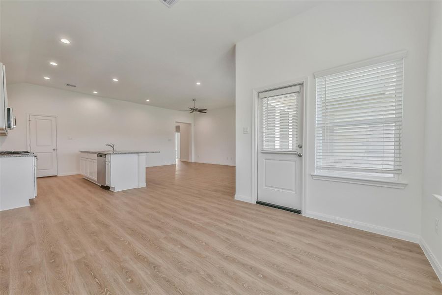 Spacious, unfurnished interior of a new home in King Oaks Village, Baytown (Image 23).