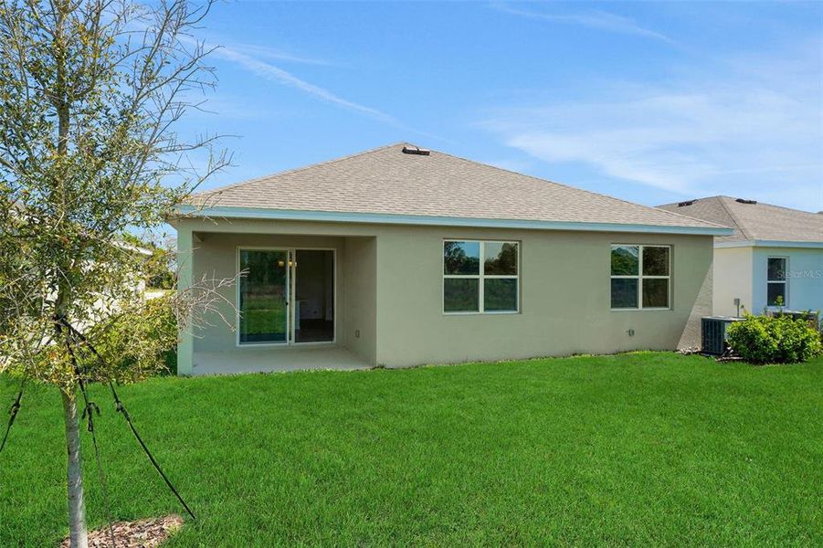 Exterior details and patio area of a home in Willowbrook North, Winter Haven (Image 23).