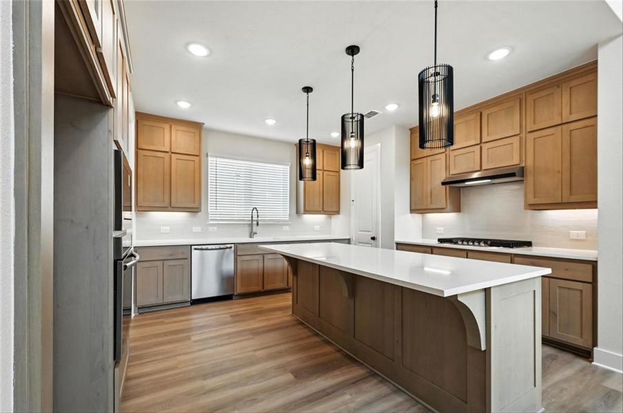 813StoneGroveRdLINCR003 813StoneGroveRdLINCR003