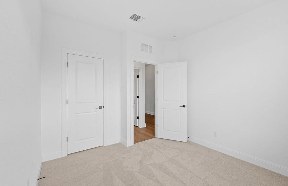 Spacious, unfurnished interior of a new home in Horizon Lake, Leander (Image 59).