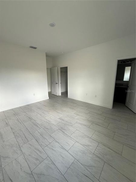 Spacious, unfurnished interior of a new home in , Citrus Springs (Image 13).