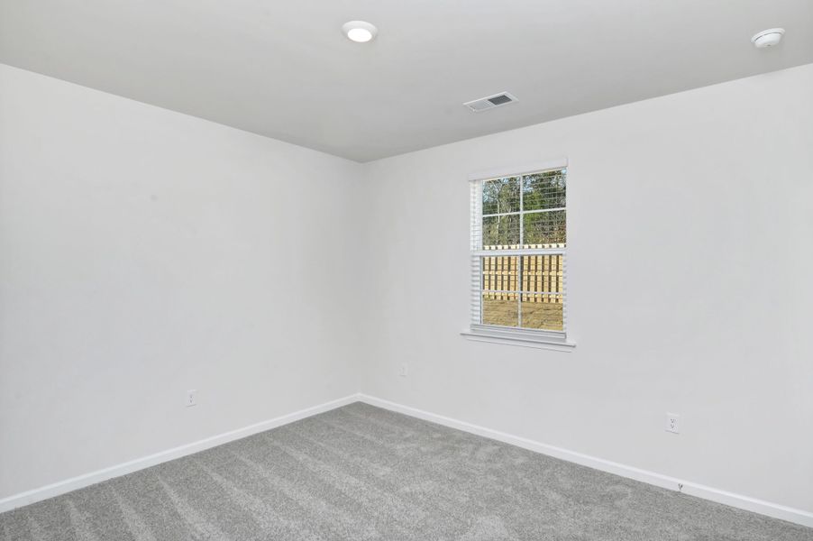 Spacious, unfurnished interior of a new home in Mulberry Landing, Orangeburg (Image 13).