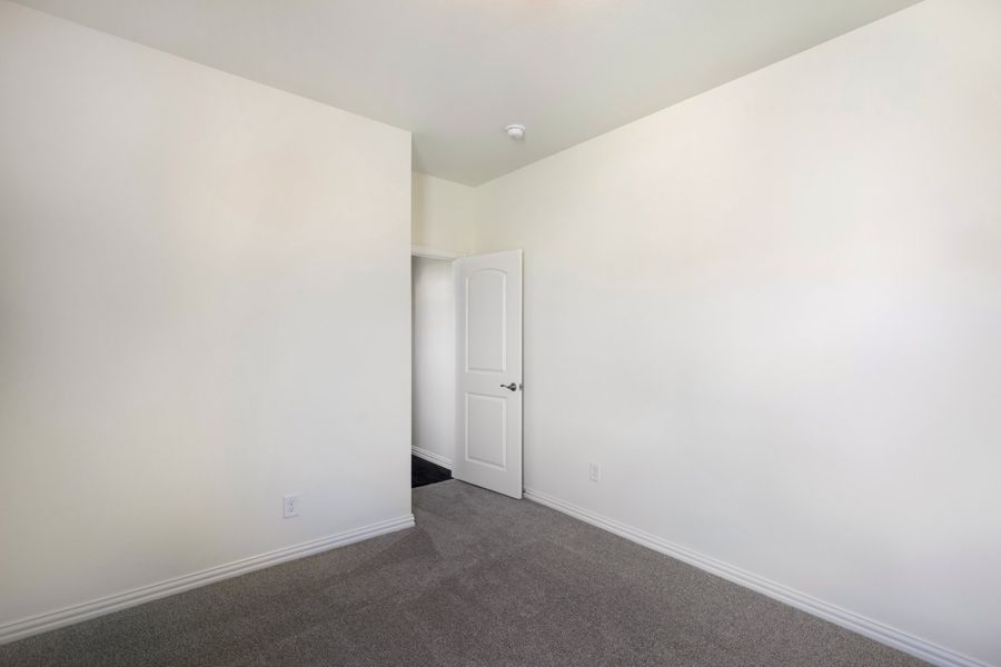 Spacious, unfurnished interior of a new home in Edgewater, Fate (Image 28).