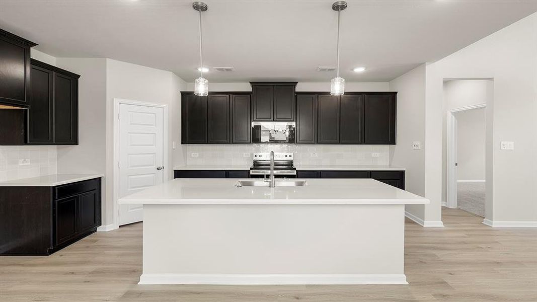 03. 1720 Edgeway - Kitchen