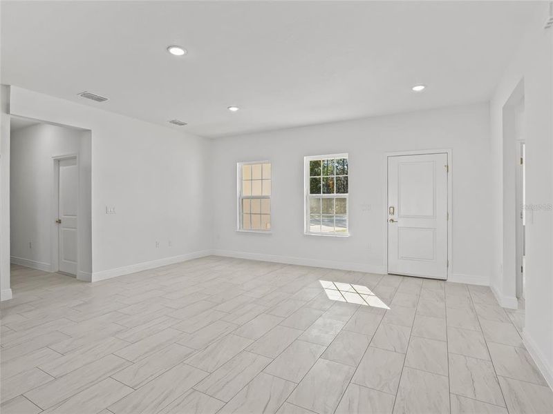 Spacious, unfurnished interior of a new home in , Ocala (Image 32).