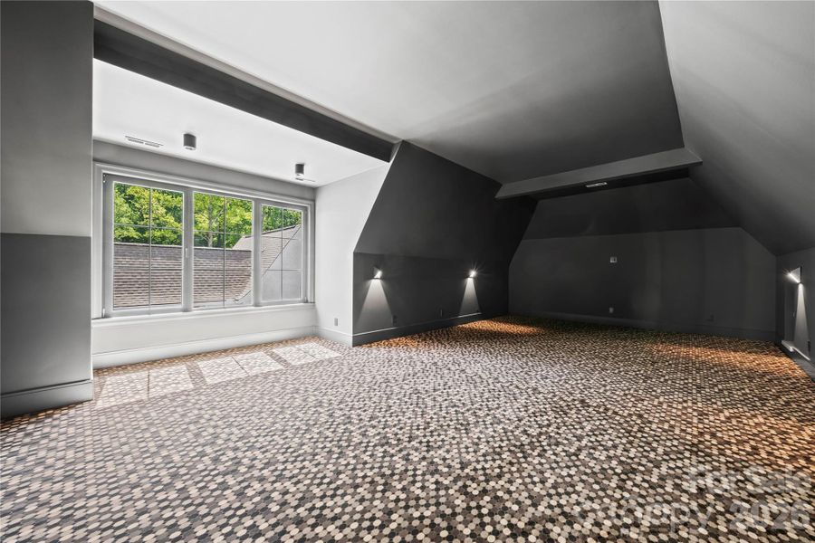 Theater/second bonus room