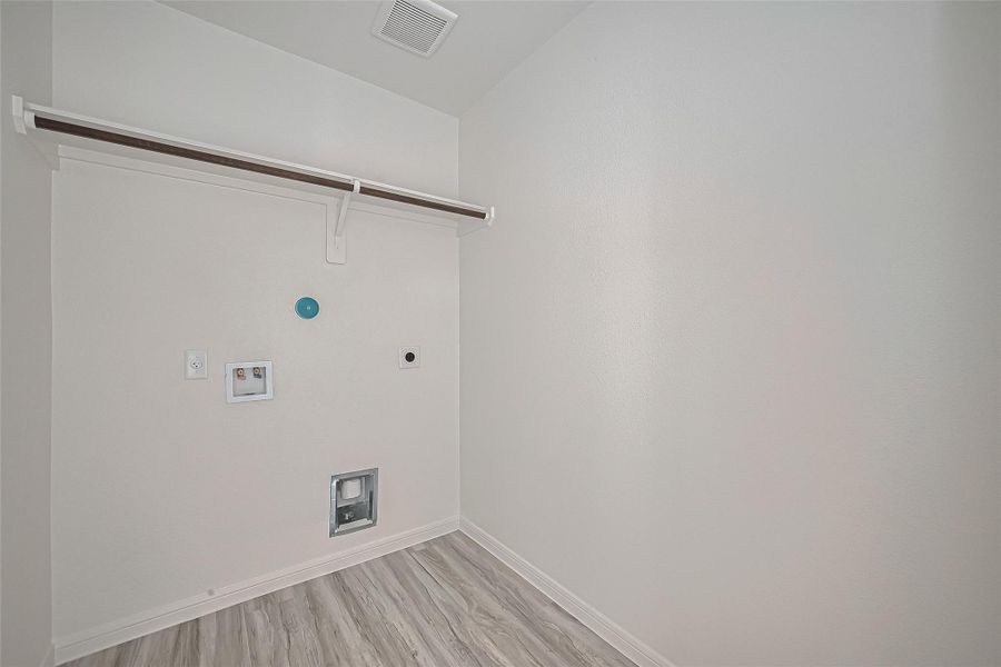 Spacious, unfurnished interior of a new home in Sunterra, Katy (Image 18). Spacious, unfurnished interior of a new home in Sunterra, Katy (Image 18).