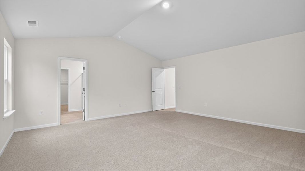 Spacious, unfurnished interior of a new home in Galvins Ridge, Sanford (Image 29).