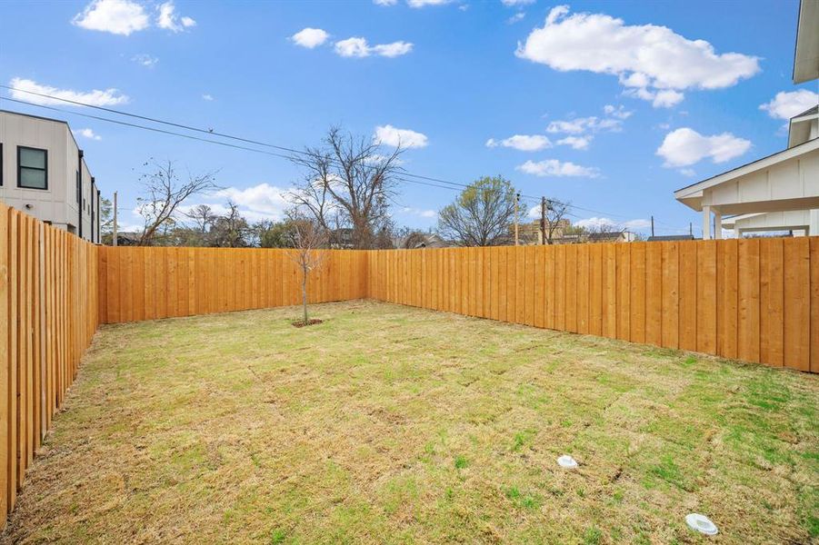 Exterior details and patio area of a home in , Dallas (Image 3).