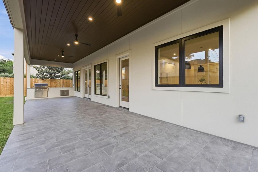 Large outdoor patio for entertainment