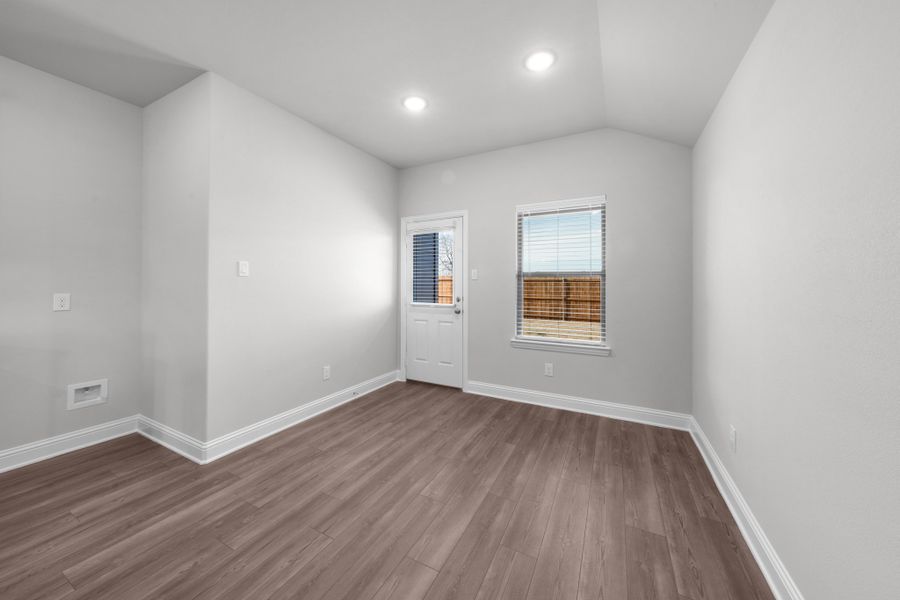Spacious, unfurnished interior of a new home in Stonecreek, Sulphur Springs (Image 17).
