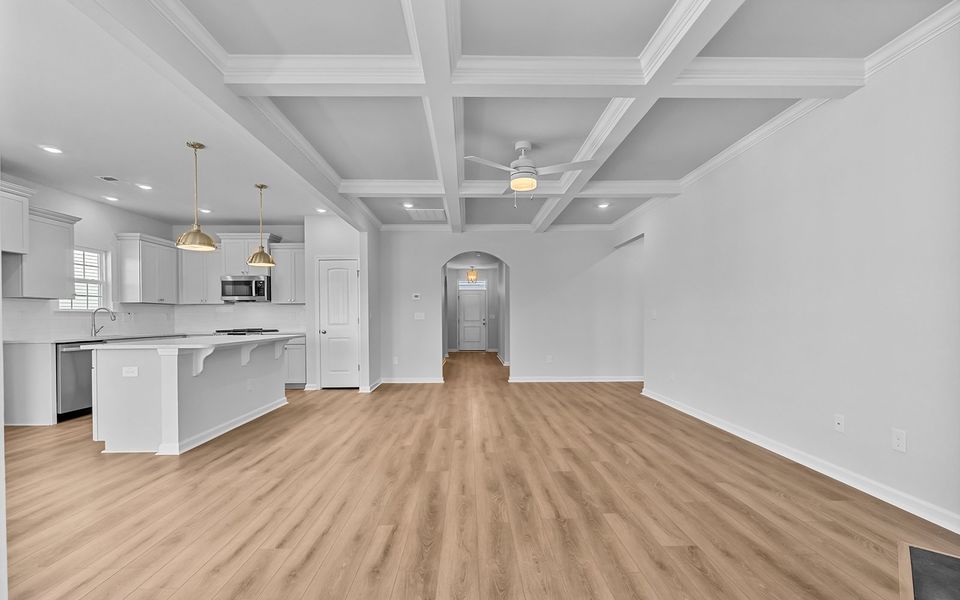 Spacious, unfurnished interior of a new home in Fieldstone, Lexington (Image 25).