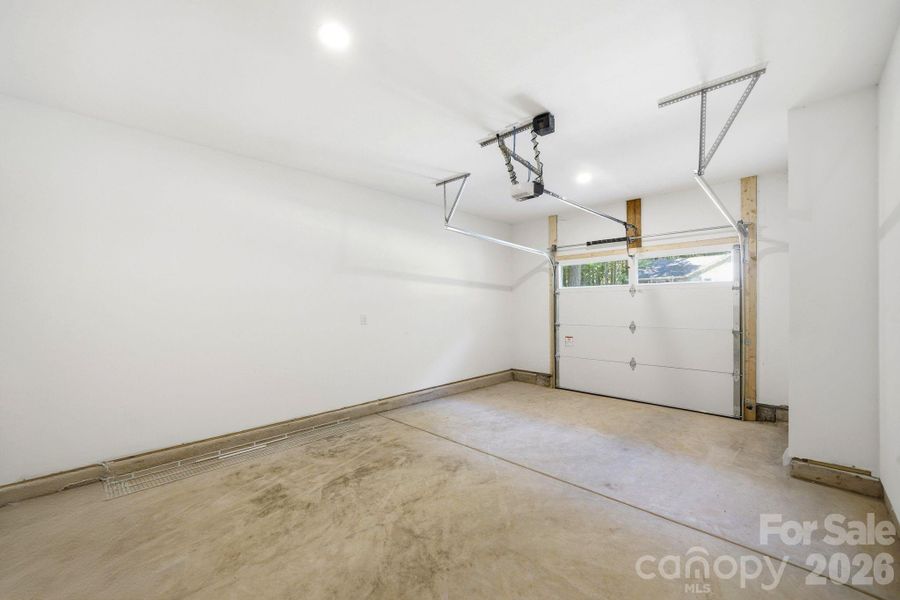 Spacious, unfurnished interior of a new home in , Charlotte (Image 34).