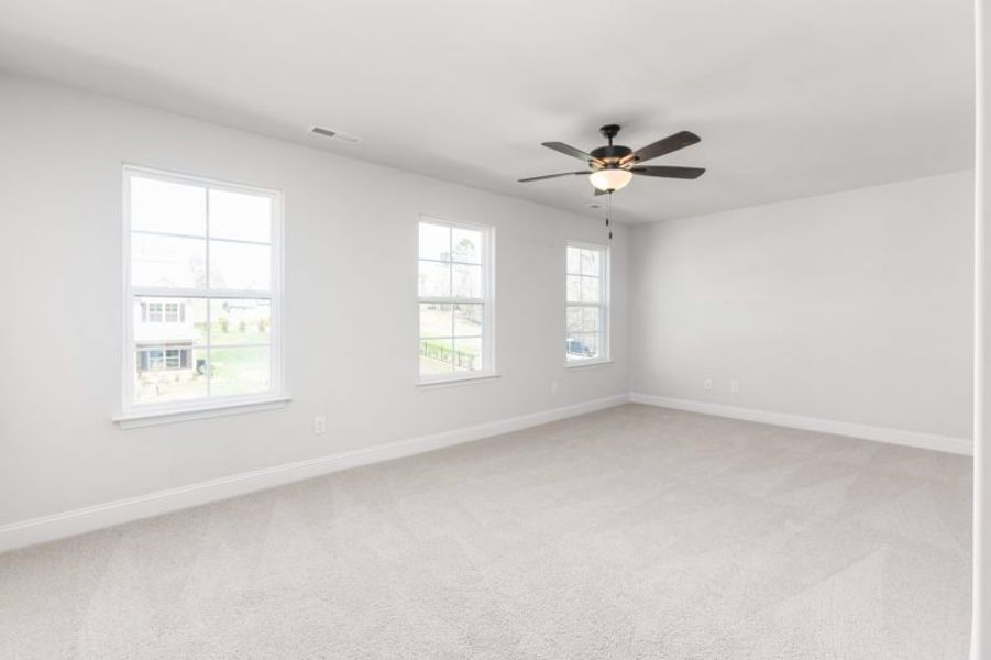 Spacious, unfurnished interior of a new home in Avondale, Greensboro (Image 67).