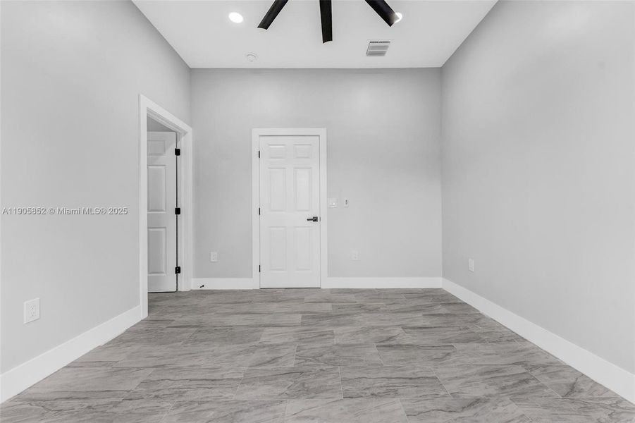 Spacious, unfurnished interior of a new home in , Miami (Image 74).