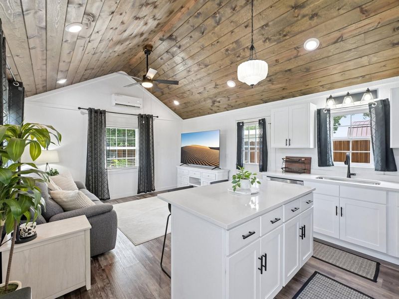 Furnished interior view inside a new home in , Bacliff (Image 15).
