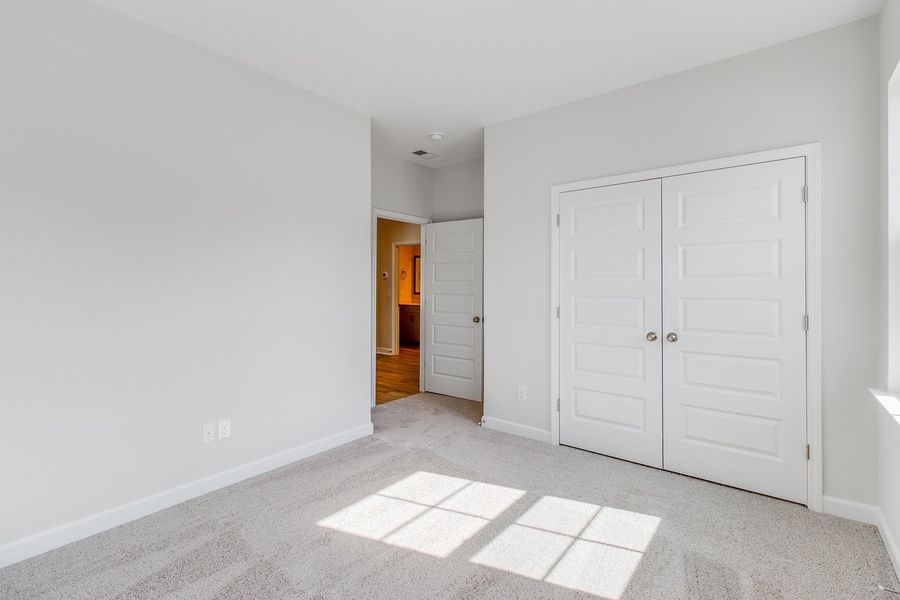 Spacious, unfurnished interior of a new home in Pebble Branch, Chapin (Image 40).