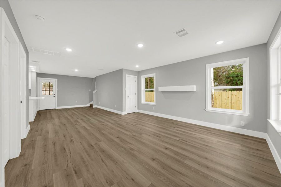 Spacious, unfurnished interior of a new home in , Houston (Image 7).