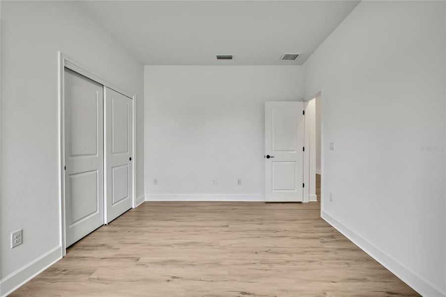 Spacious, unfurnished interior of a new home in , Spring Hill (Image 36).