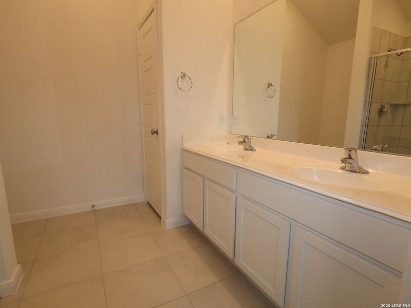Furnished interior view inside a new home in Agave, San Antonio (Image 9).