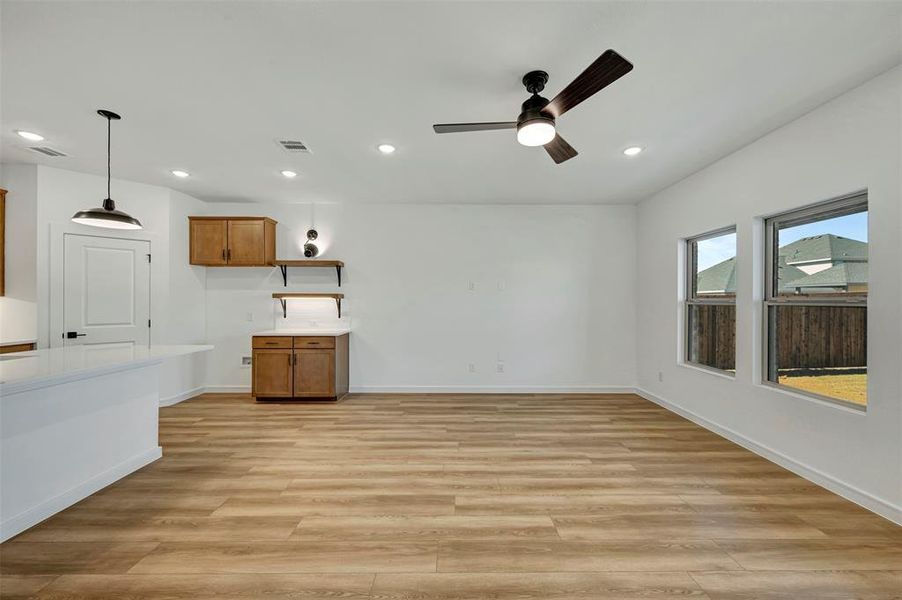 Spacious, unfurnished interior of a new home in Rolling Ridge, Van Alstyne (Image 25). Spacious, unfurnished interior of a new home in Rolling Ridge, Van Alstyne (Image 25).